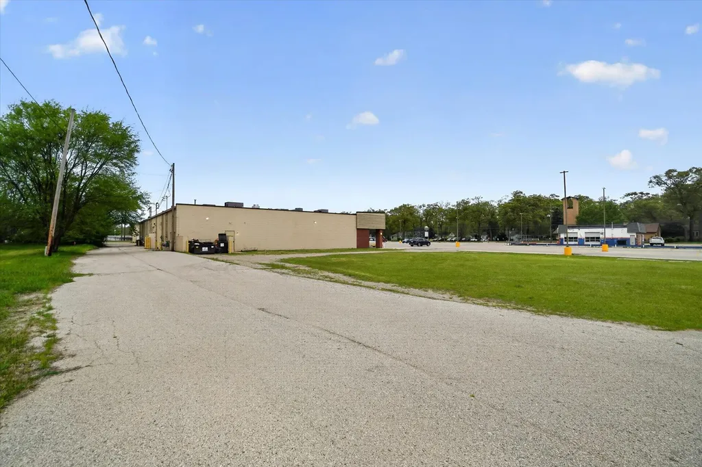 1631 W Sherman Boulevard Norton Shores City MI 49441