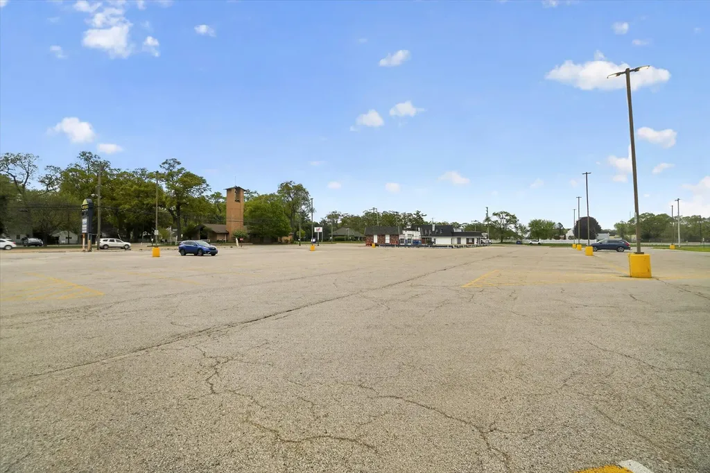 1631 W Sherman Boulevard Norton Shores City MI 49441