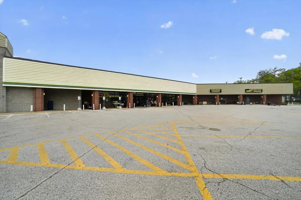 1631 W Sherman Boulevard Norton Shores City MI 49441