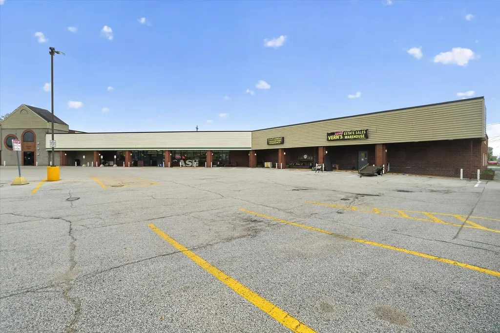 1631 W Sherman Boulevard Norton Shores City MI 49441