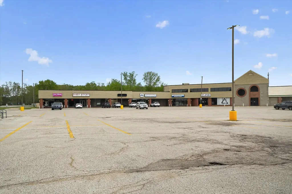 1631 W Sherman Boulevard Norton Shores City MI 49441