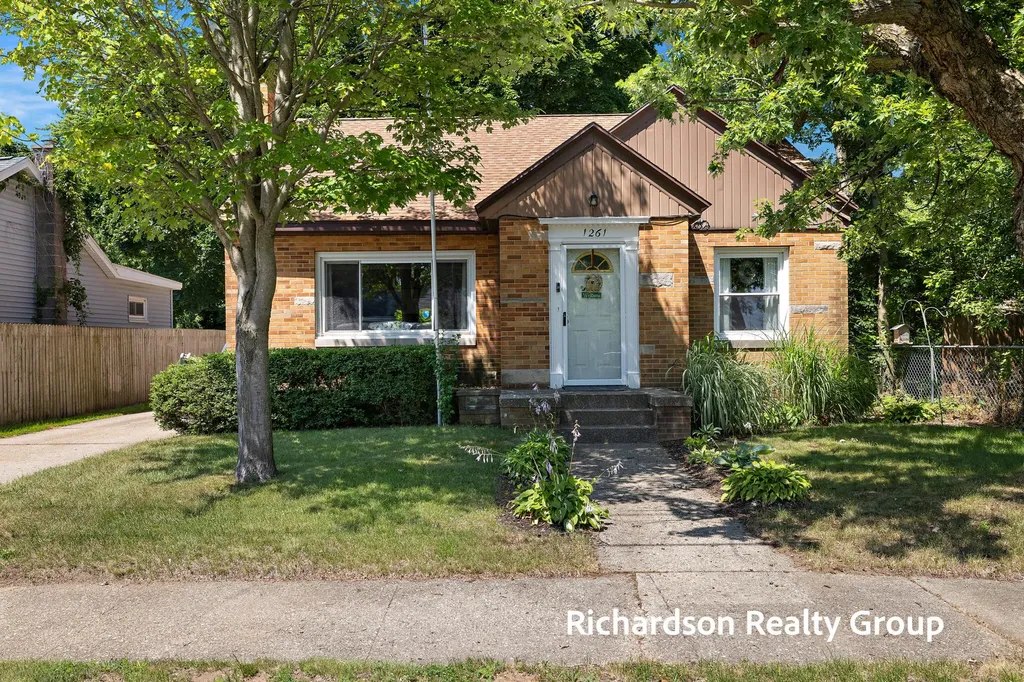 1261 Graf Street Muskegon Charter Township MI 49442