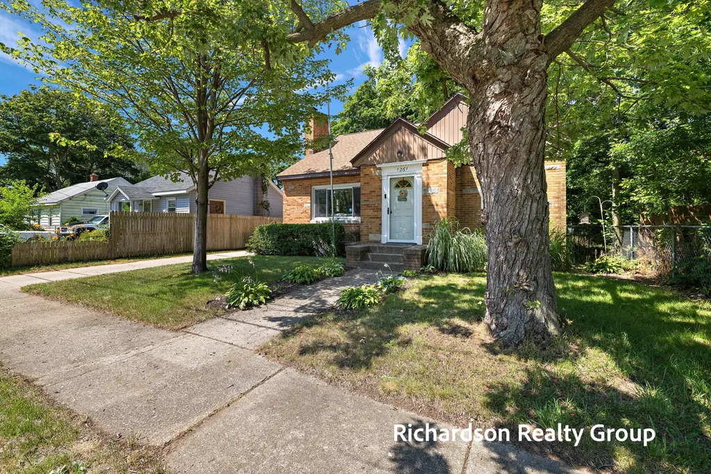 1261 Graf Street Muskegon Charter Township MI 49442