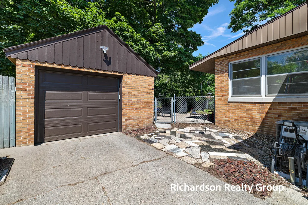 1261 Graf Street Muskegon Charter Township MI 49442