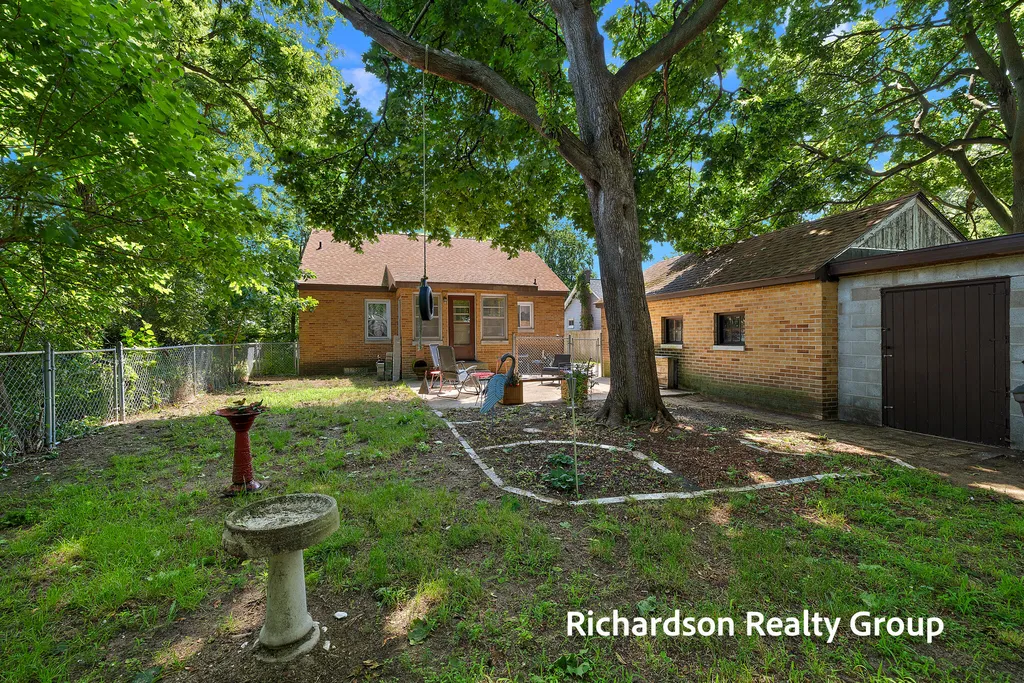 1261 Graf Street Muskegon Charter Township MI 49442