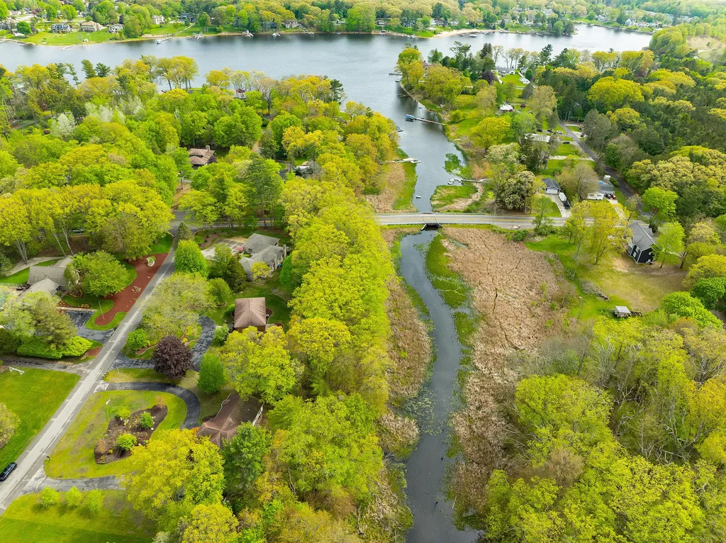 4083 Braeburn Drive Norton Shores City MI 49441