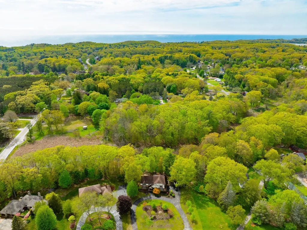 4083 Braeburn Drive Norton Shores City MI 49441