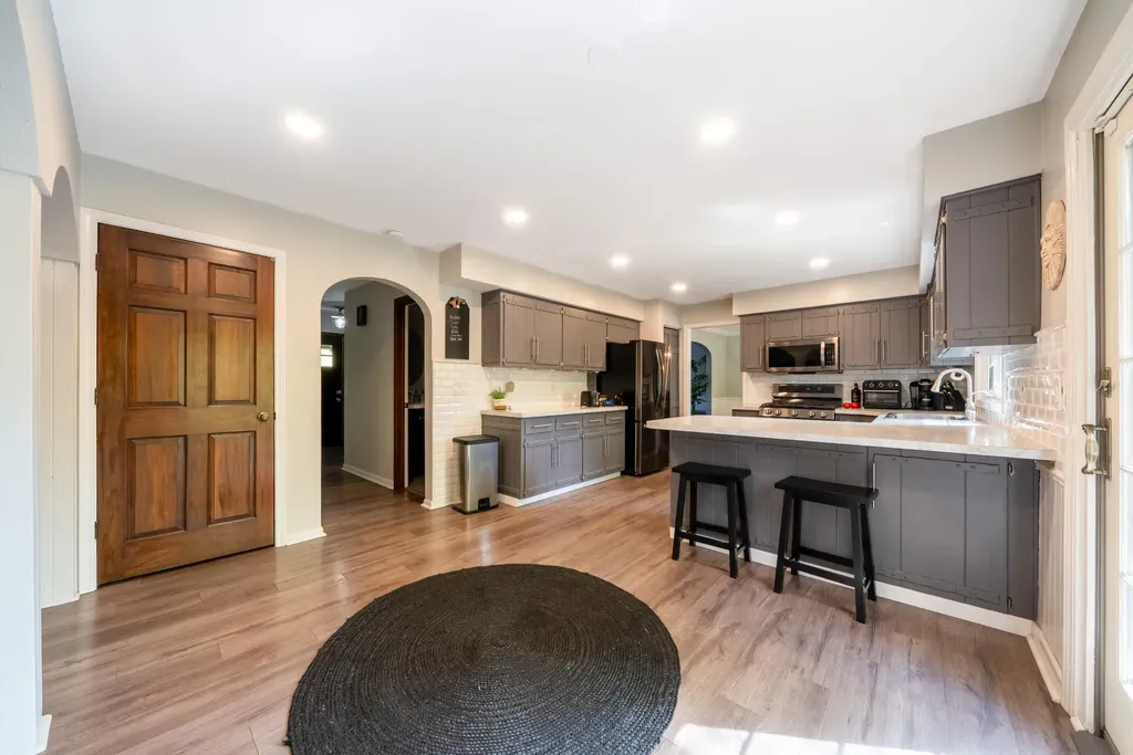 4083 Braeburn Drive Norton Shores City MI 49441