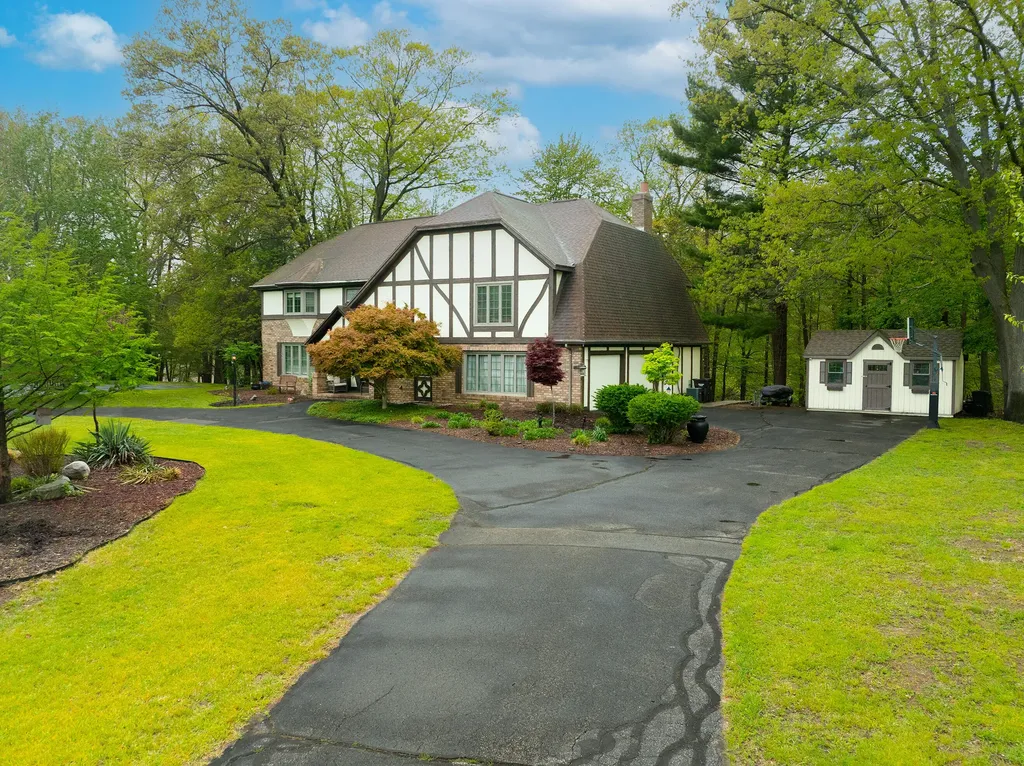 4083 Braeburn Drive Norton Shores City MI 49441