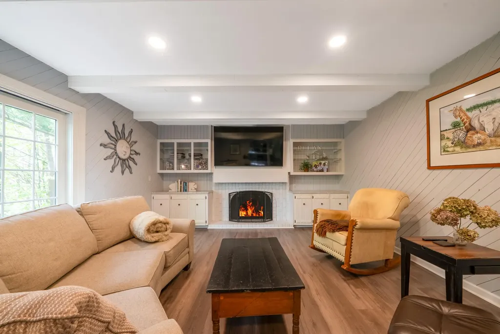 4083 Braeburn Drive Norton Shores City MI 49441