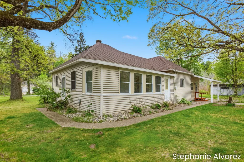 1560 E Mcmillan Road Dalton Township MI 49445