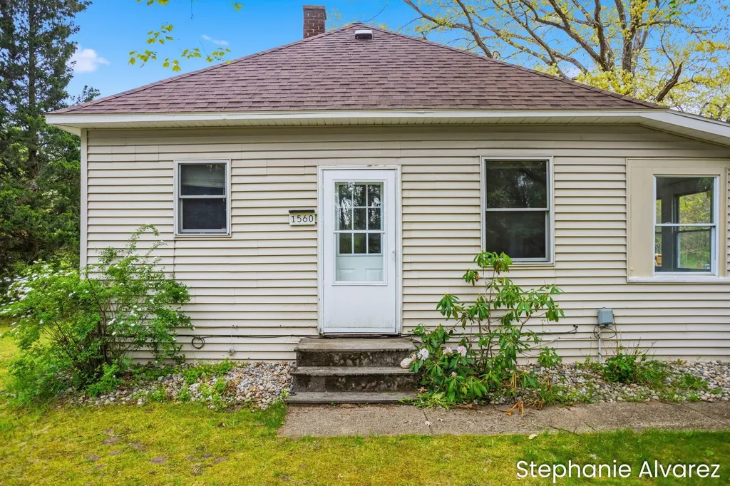 1560 E Mcmillan Road Dalton Township MI 49445