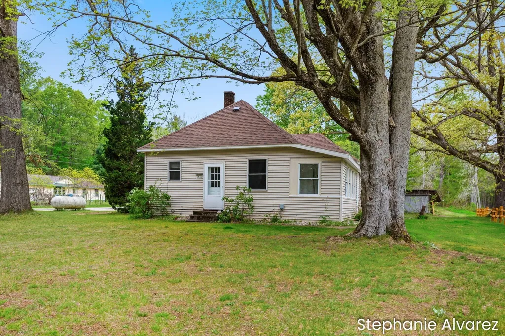 1560 E Mcmillan Road Dalton Township MI 49445