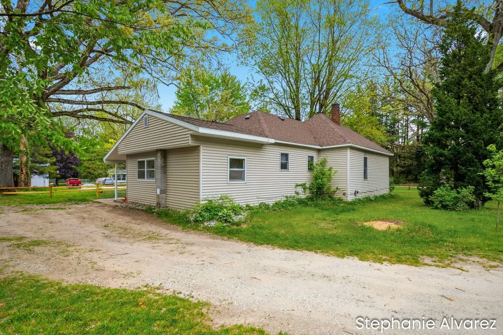 1560 E Mcmillan Road Dalton Township MI 49445