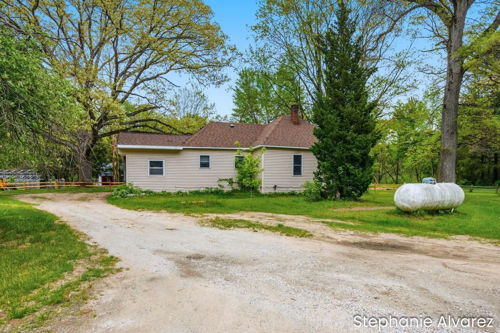 1560 E Mcmillan Road Dalton Township MI 49445