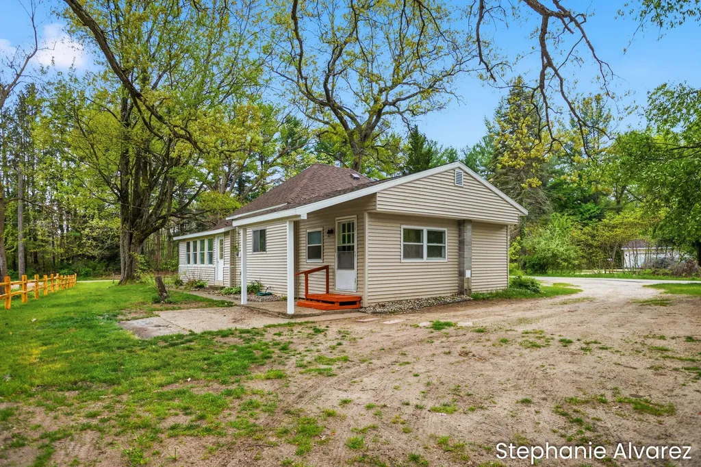 1560 E Mcmillan Road Dalton Township MI 49445