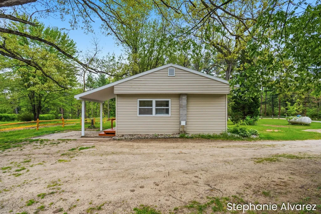 1560 E Mcmillan Road Dalton Township MI 49445