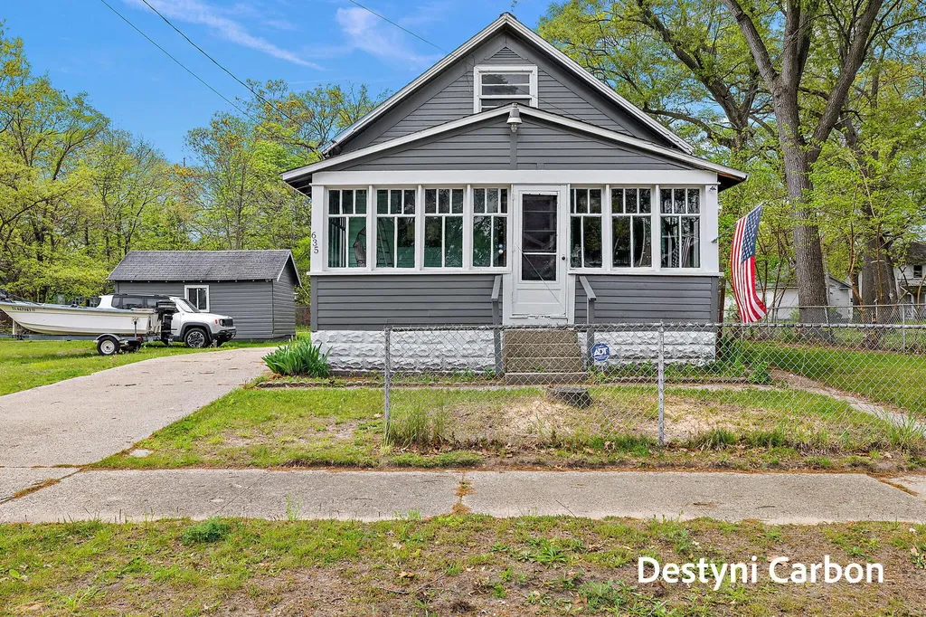 635 Leonard Avenue Muskegon City MI 49442