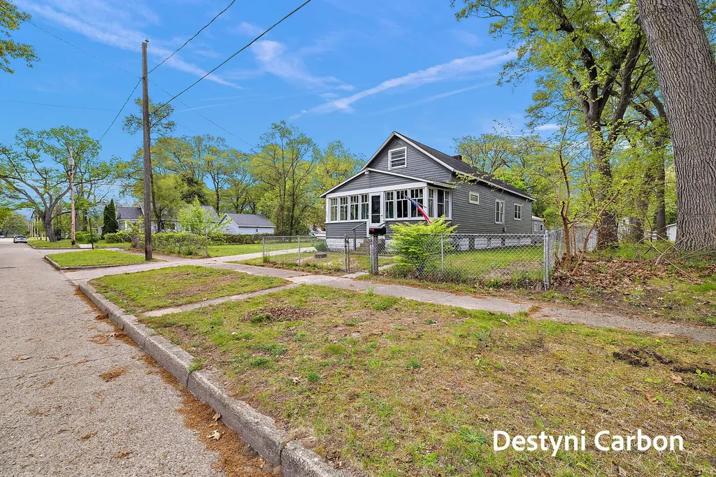 635 Leonard Avenue Muskegon City MI 49442