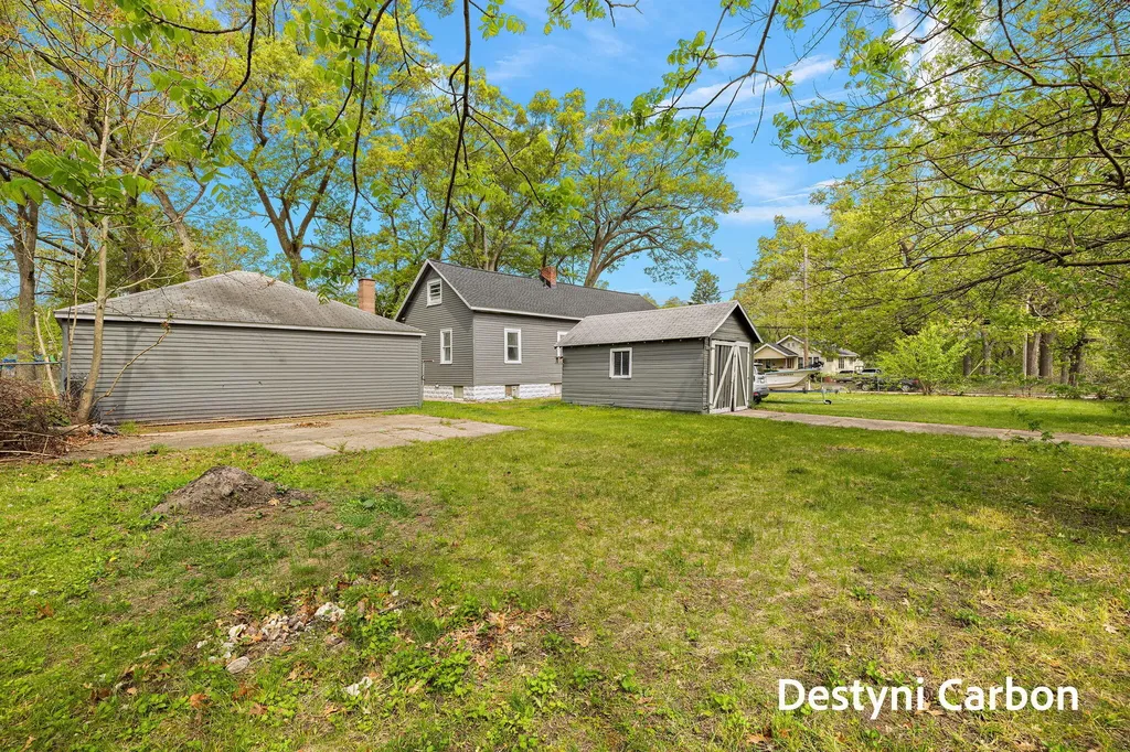 635 Leonard Avenue Muskegon City MI 49442
