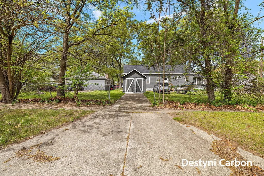 635 Leonard Avenue Muskegon City MI 49442