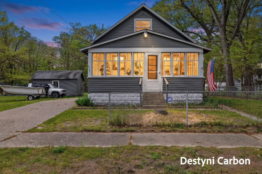 635 Leonard Avenue Muskegon City MI 49442
