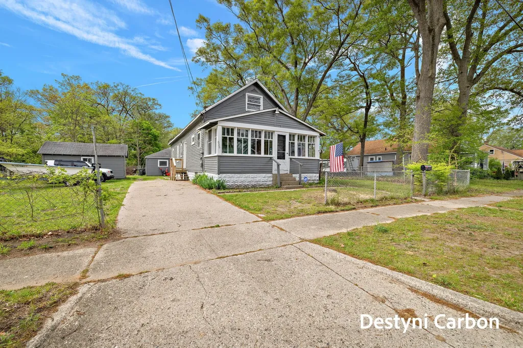 635 Leonard Avenue Muskegon City MI 49442