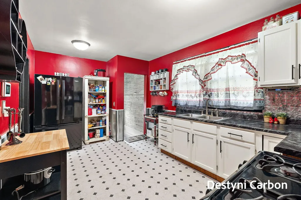635 Leonard Avenue Muskegon City MI 49442