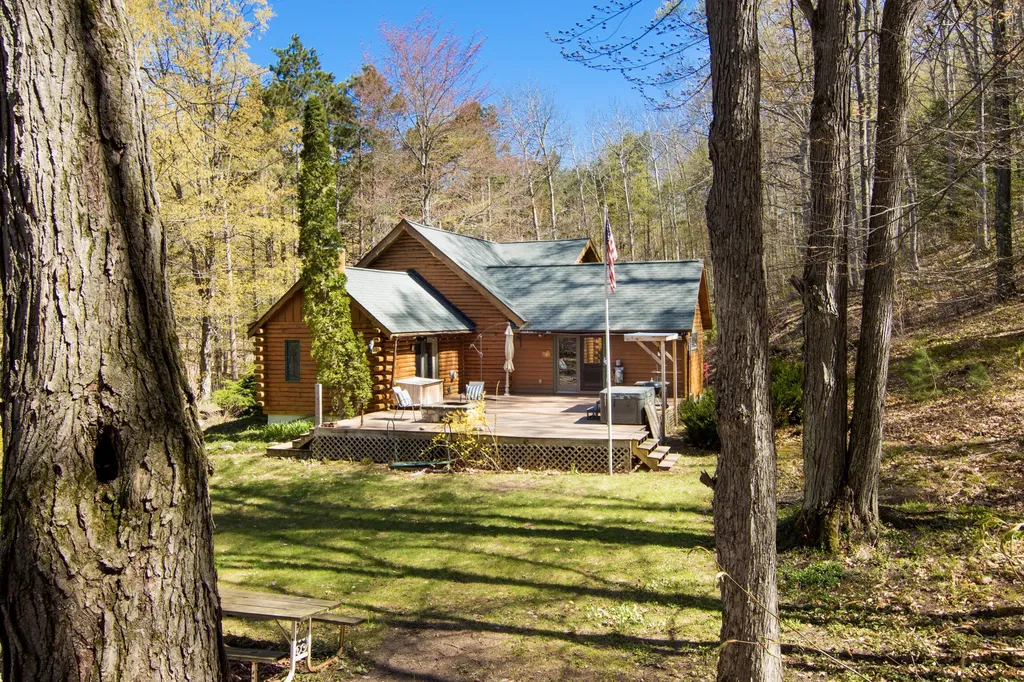 151 S Crestwood Drive Suttons Bay Township MI 49682