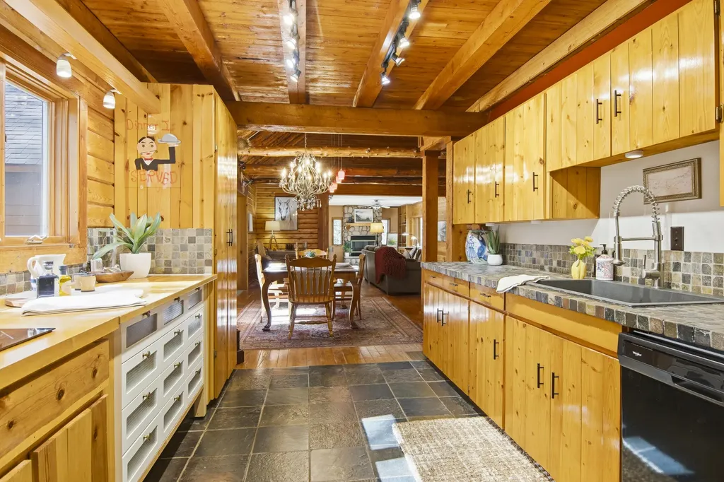 151 S Crestwood Drive Suttons Bay Township MI 49682