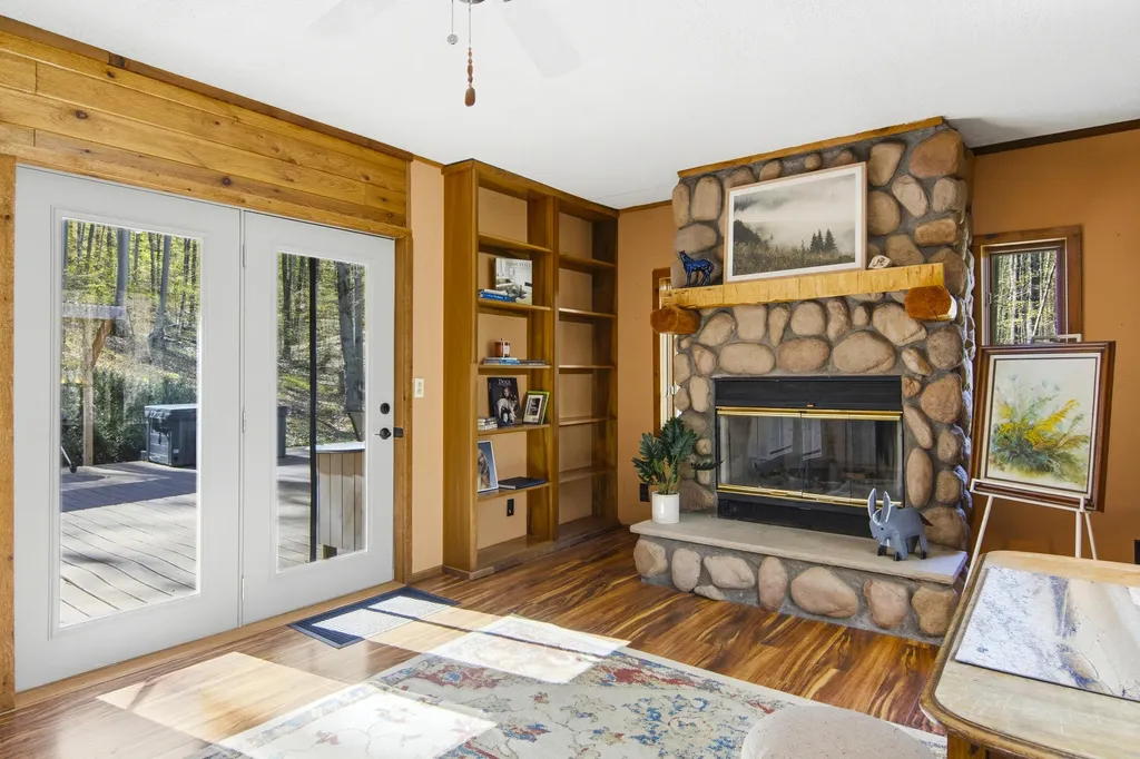 151 S Crestwood Drive Suttons Bay Township MI 49682