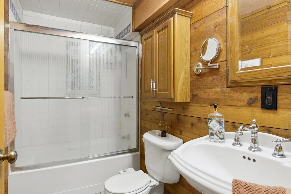 151 S Crestwood Drive Suttons Bay Township MI 49682