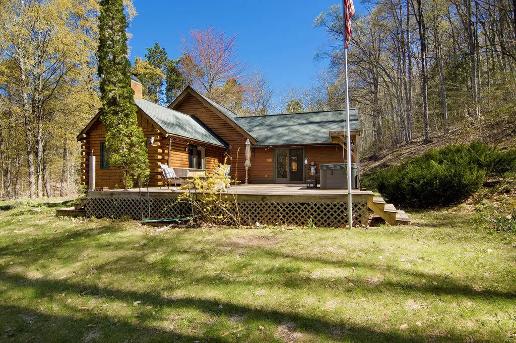 151 S Crestwood Drive Suttons Bay Township MI 49682