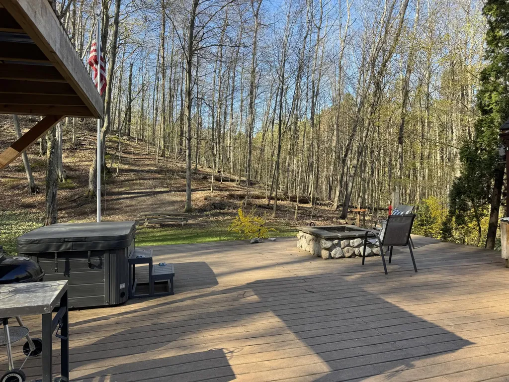 151 S Crestwood Drive Suttons Bay Township MI 49682