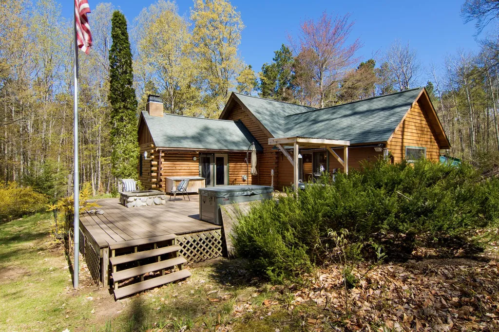 151 S Crestwood Drive Suttons Bay Township MI 49682