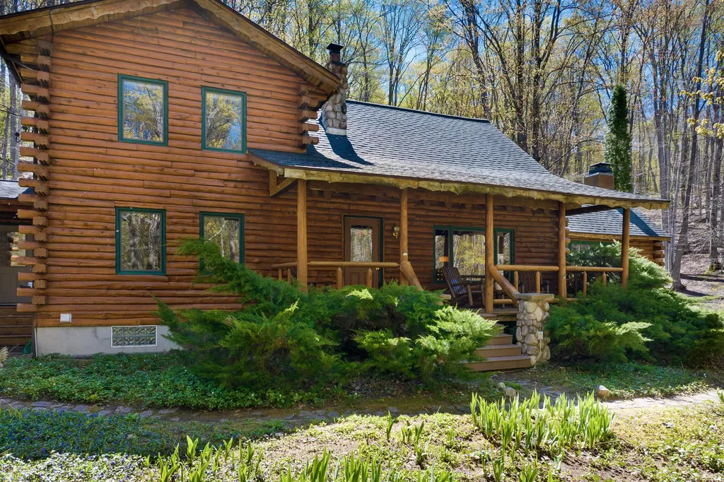 151 S Crestwood Drive Suttons Bay Township MI 49682