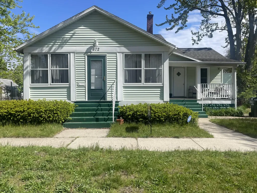 672 E Isabella Avenue Muskegon City MI 49442