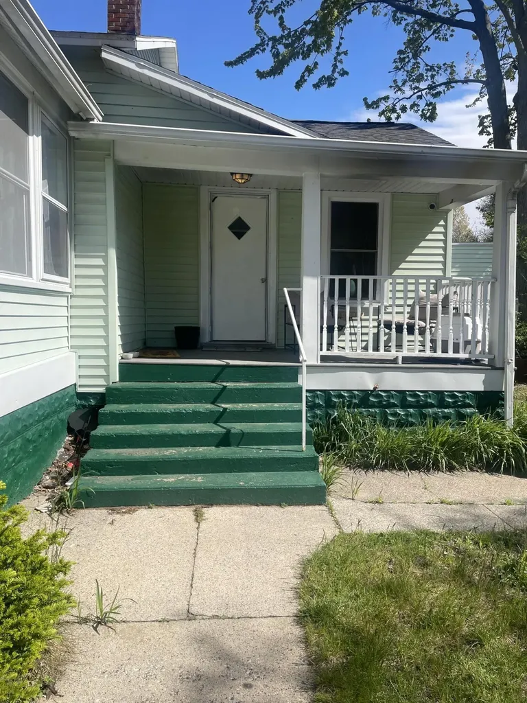 672 E Isabella Avenue Muskegon City MI 49442