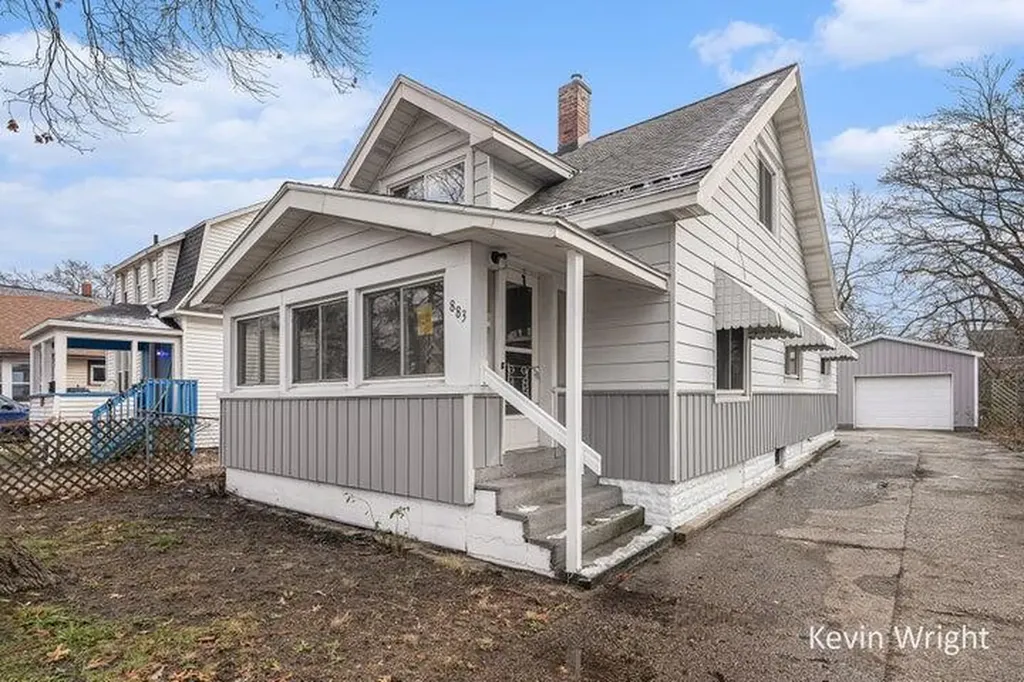 883 Emerson Avenue Muskegon City MI 49442