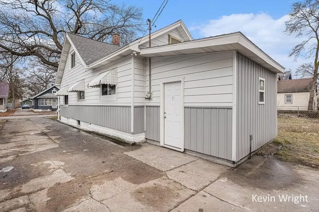 883 Emerson Avenue Muskegon City MI 49442