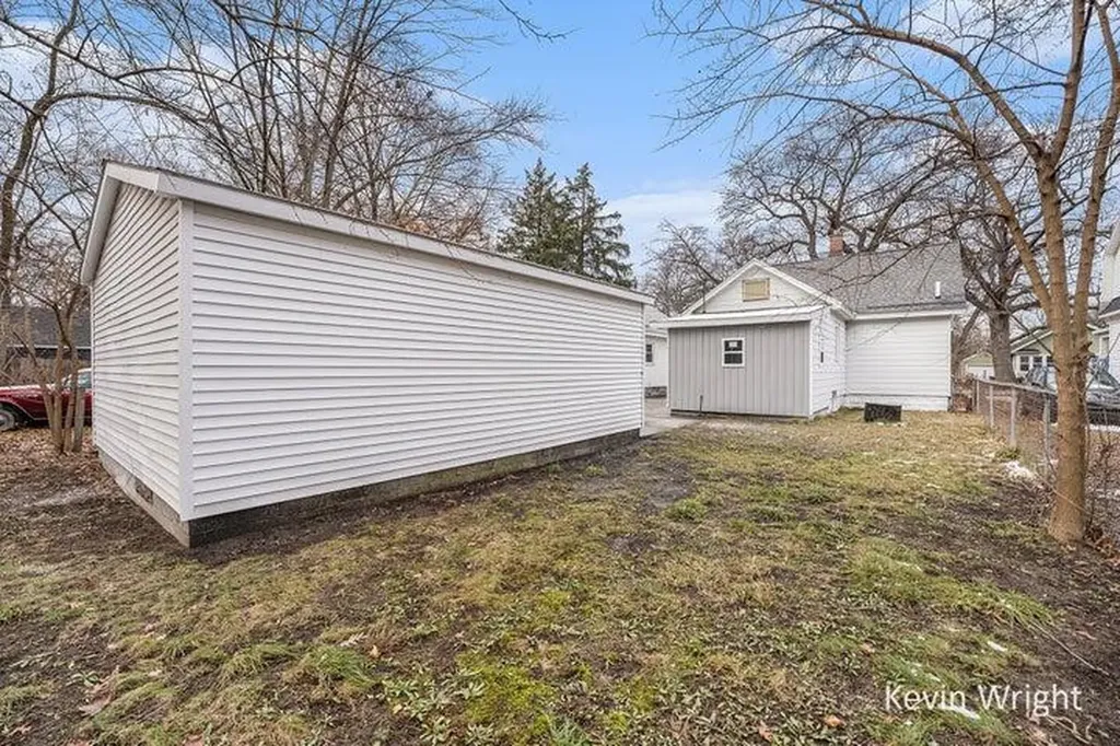 883 Emerson Avenue Muskegon City MI 49442