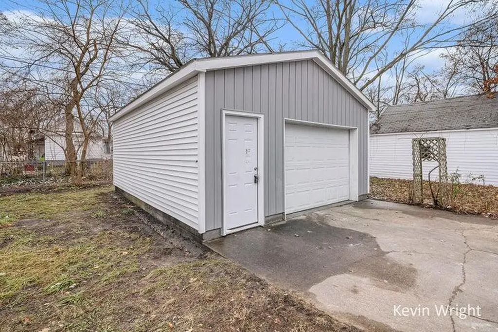 883 Emerson Avenue Muskegon City MI 49442