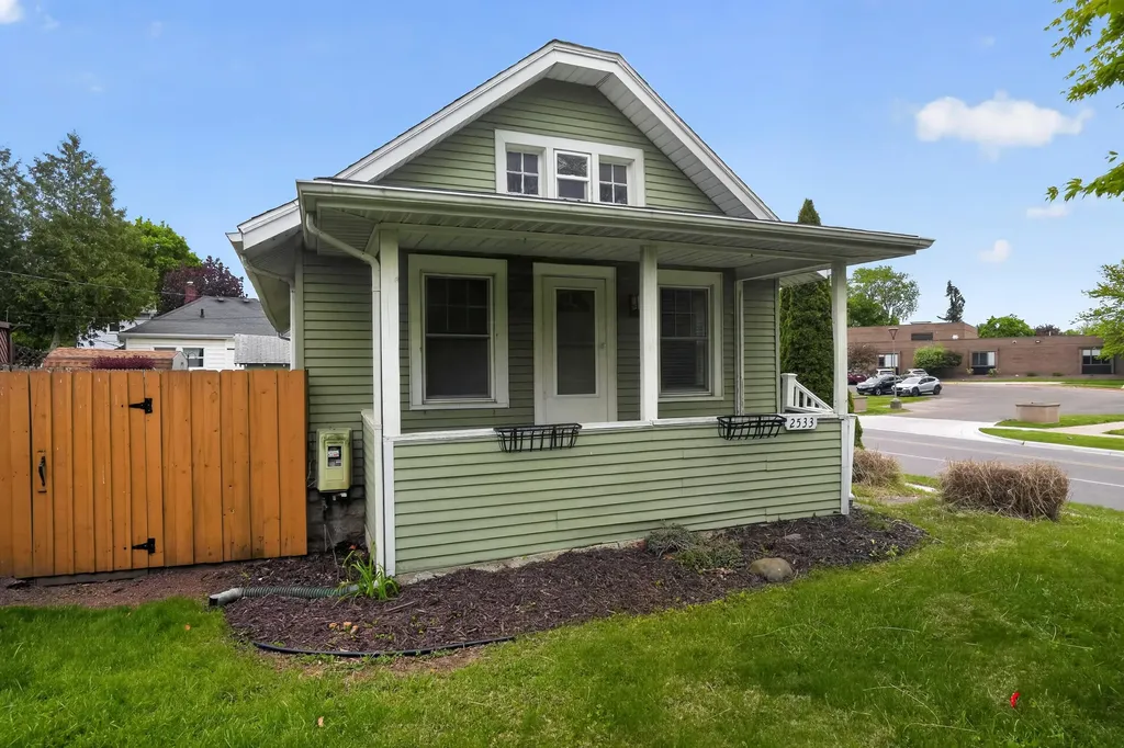 2533 S Washington Avenue Lansing City MI 48910