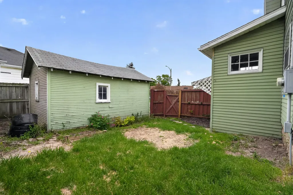 2533 S Washington Avenue Lansing City MI 48910