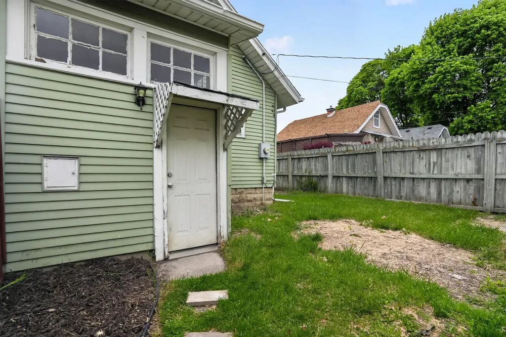 2533 S Washington Avenue Lansing City MI 48910