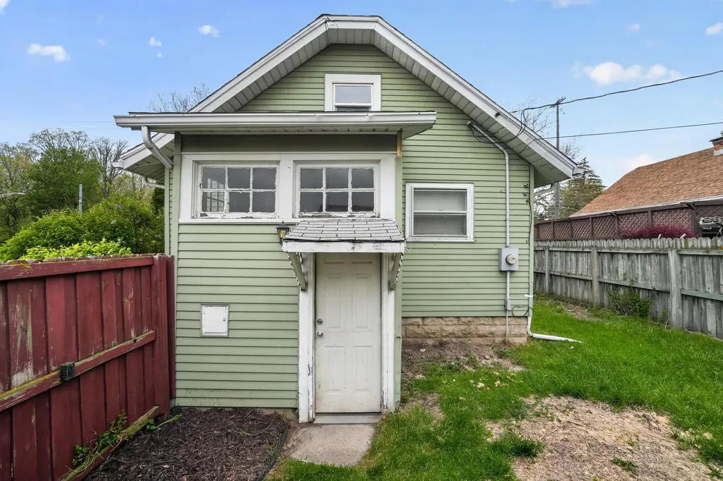 2533 S Washington Avenue Lansing City MI 48910