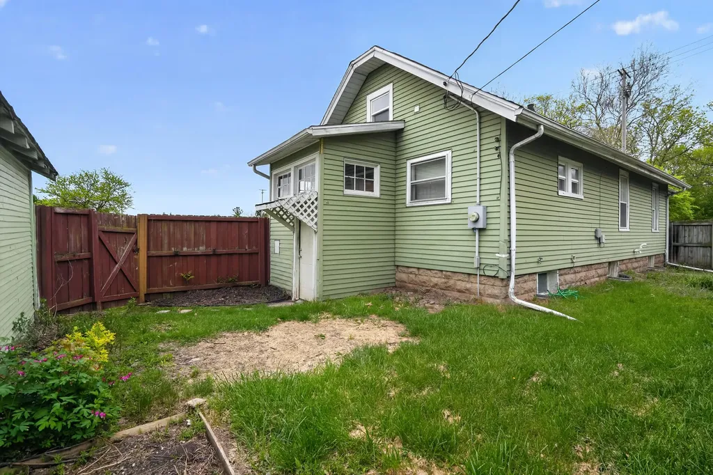 2533 S Washington Avenue Lansing City MI 48910