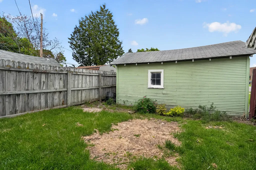 2533 S Washington Avenue Lansing City MI 48910
