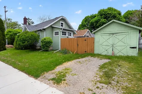 2533 S Washington Avenue Lansing City MI 48910