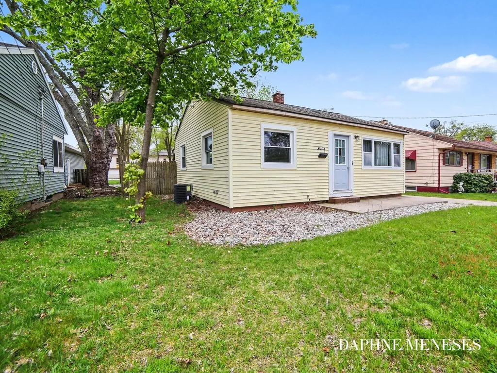 1083 Amity Avenue Muskegon City MI 49442